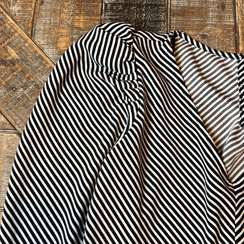 Madison d’Amelie Paris NWOT striped long sleeve top. Size medium. - Picture 2 of 4